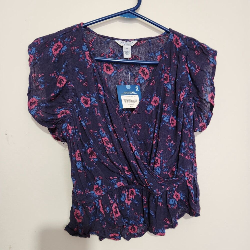 Arizona Vneck Womens crop top Size XS with snap closure Blue Navy Floral